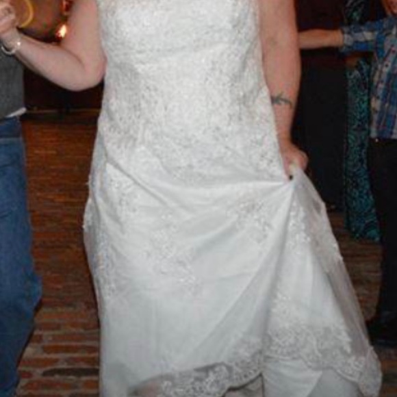 Ivory Lace Wedding Gown (Custom Made) - Picture 2 of 6